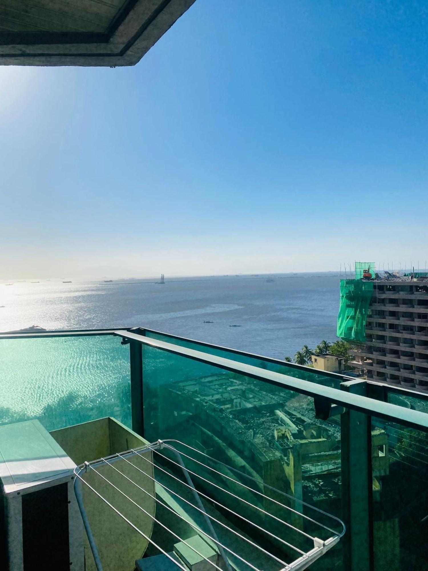 Baywatch Tower Manila Exterior foto
